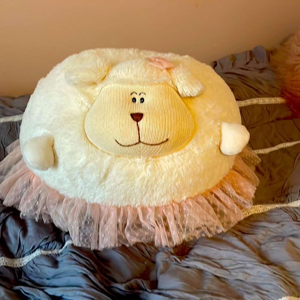 Decorative bed pillow